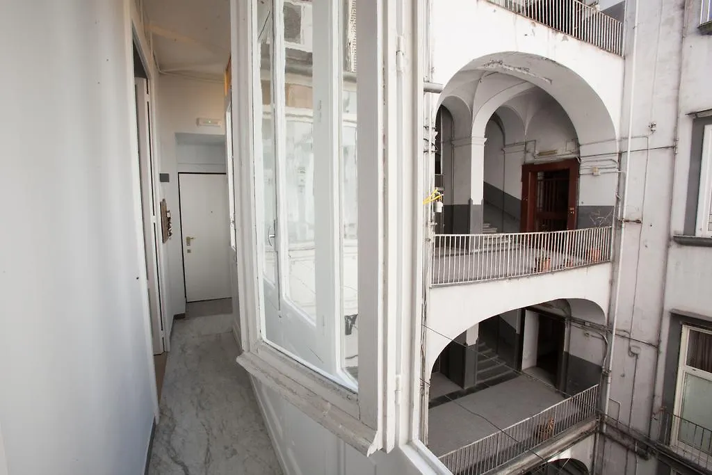 Largo Donnaregina Home-1